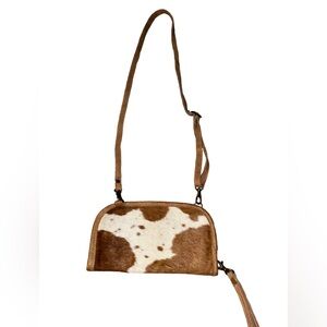 𝅺CHLOE & LEX leather crossbody/wristlet/wallet